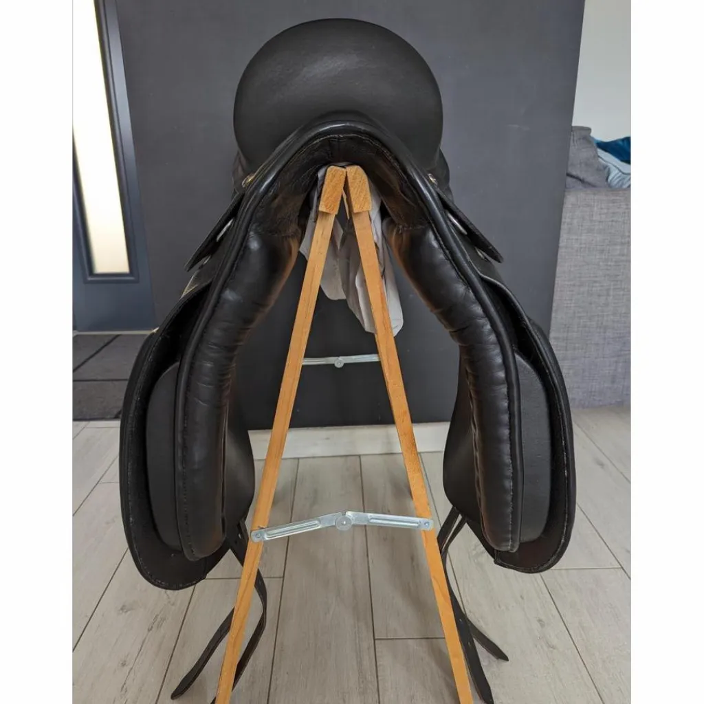 - Marque inconnue - Selles De Dressage>Selle dressage cuir noir 17"5 Quadrije et filet