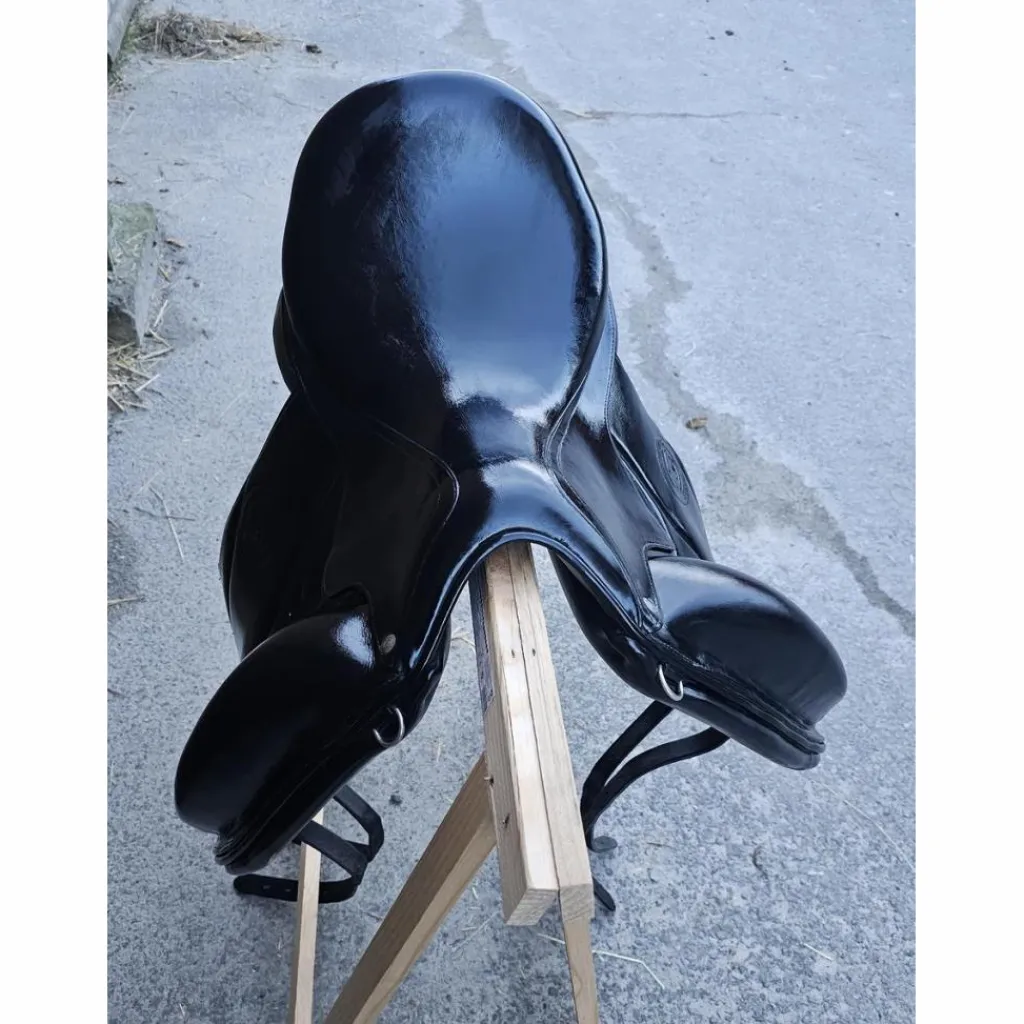 Selle dressage Aachen 17'*Forestier Hot