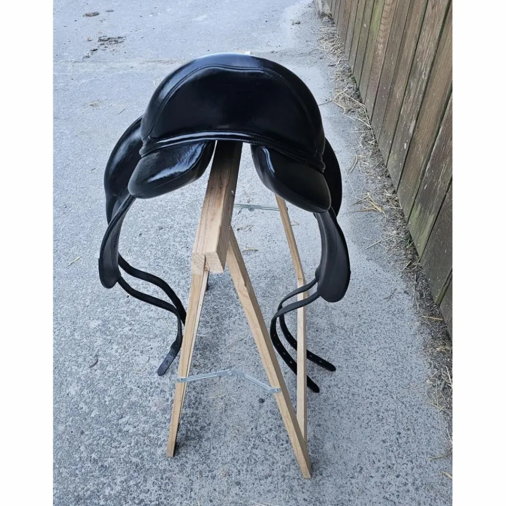 Selle dressage Aachen 17'*Forestier Hot