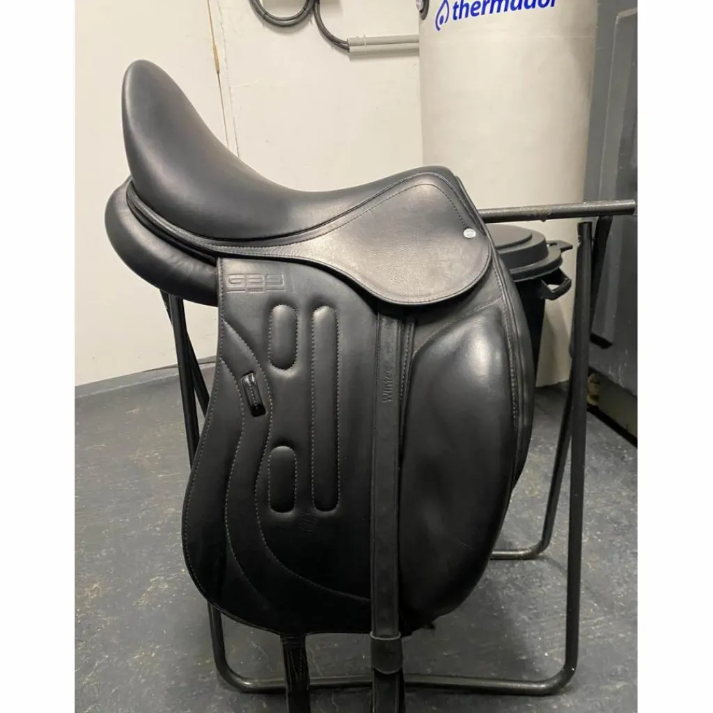 GBS Selles De Dressage>Selle dressage 17’ quasiment neuve