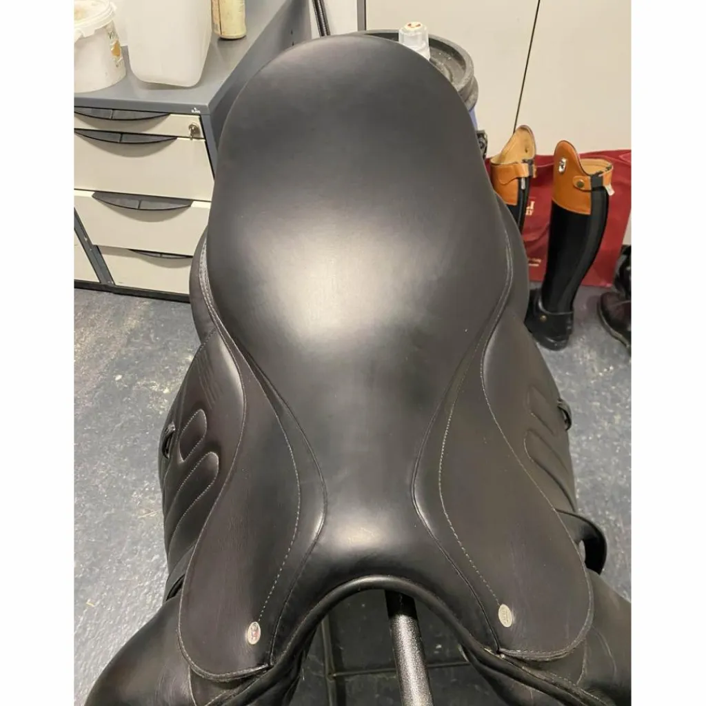 GBS Selles De Dressage>Selle dressage 17’ quasiment neuve