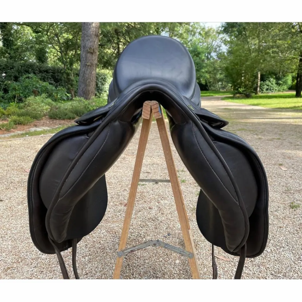 - Marque inconnue - Selles De Dressage>Selle dressage Huksebos