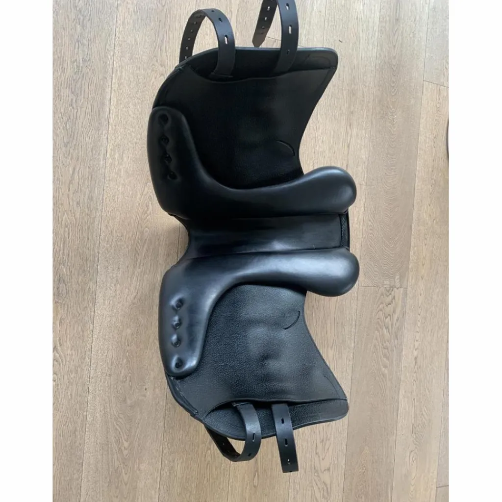 Equipe Selles De Dressage>Selle dressage Équipe Viktoria taille 17,5