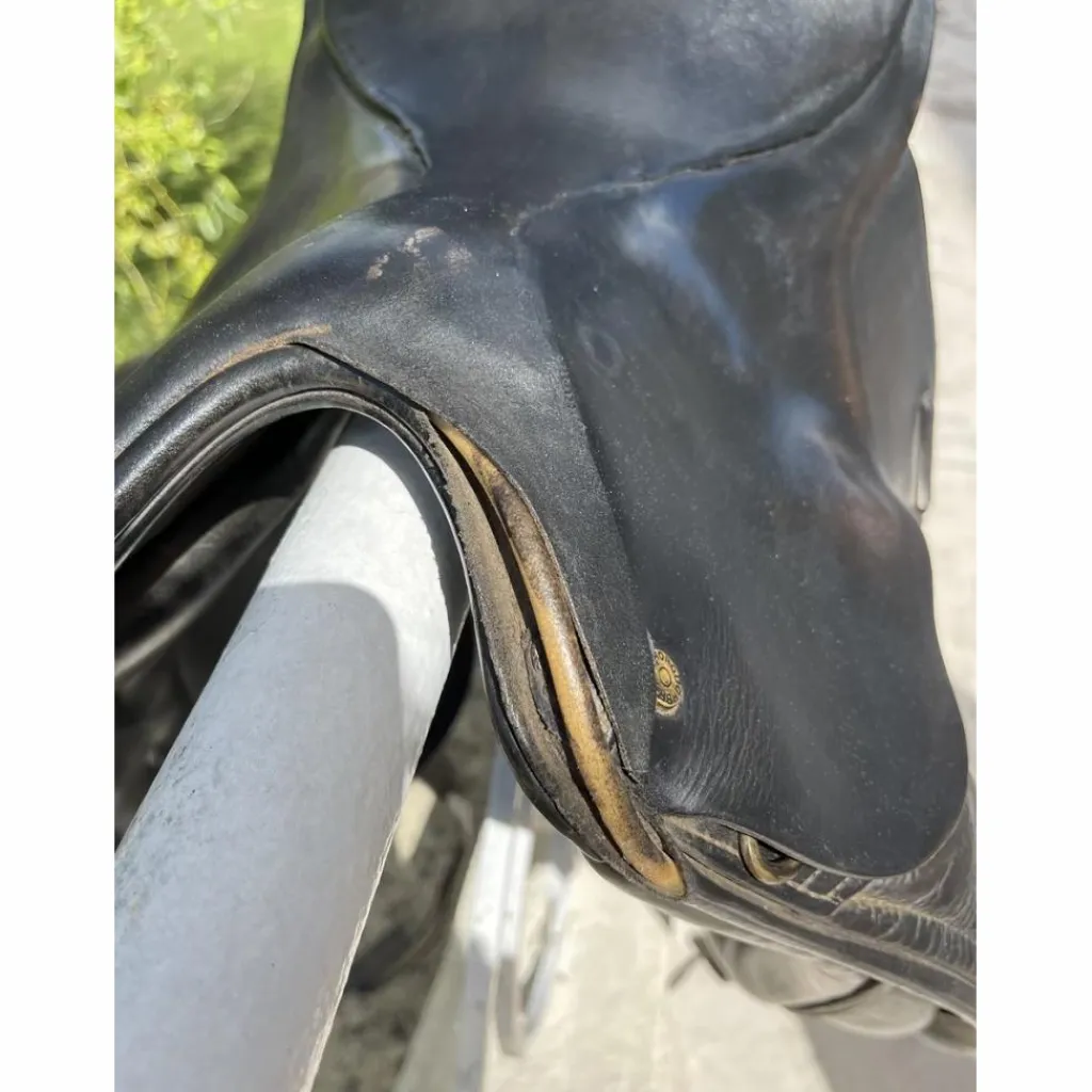 selle dressage thoroughbred saddlery noire*Thorowgood Online