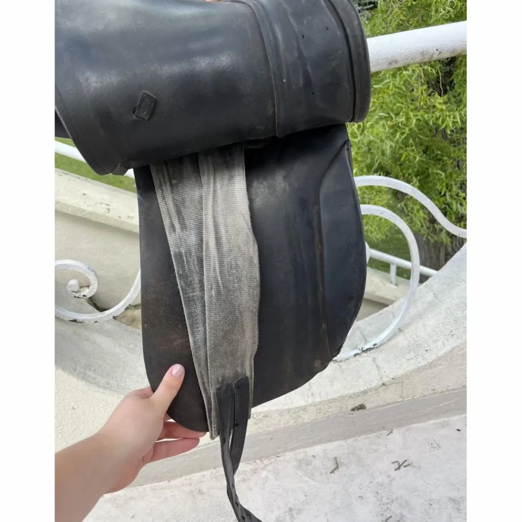 selle dressage thoroughbred saddlery noire*Thorowgood Online