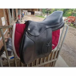 Selle Noir Excellent État*Ikonic