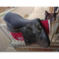 Selle Noir Excellent État*Ikonic