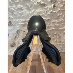 Prestige Selles Mixtes>Selle Versailles 17' équipée