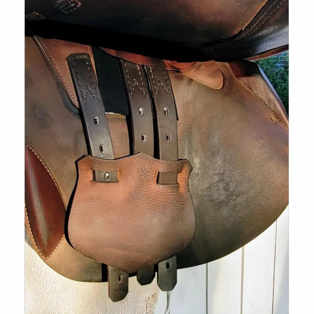 Renaissance Selles D'Obstacle>Selle modèle M — État excellent, matelassures laine ajustable