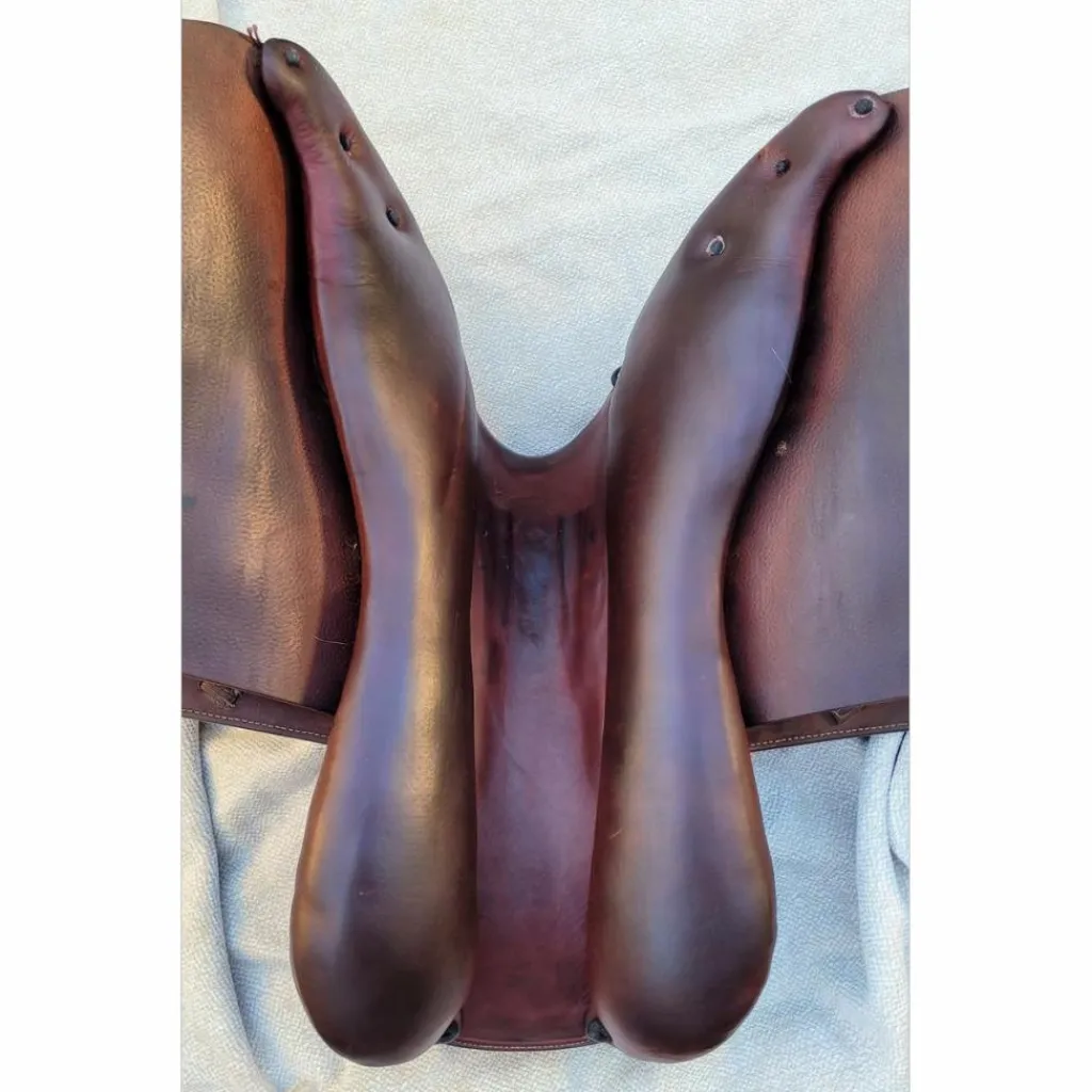 Renaissance Selles D'Obstacle>Selle modèle M — État excellent, matelassures laine ajustable
