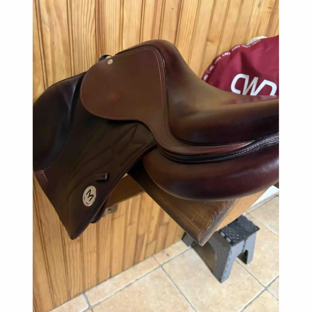 Meyer Selles D'Obstacle>selle semi plate 2023 TAILLE 17 EN PARFAIT ÉTAT