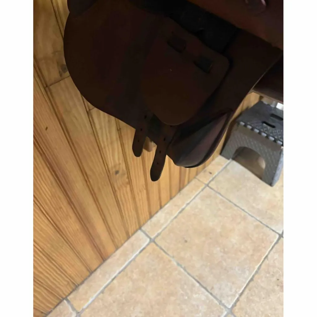 Meyer Selles D'Obstacle>selle semi plate 2023 TAILLE 17 EN PARFAIT ÉTAT