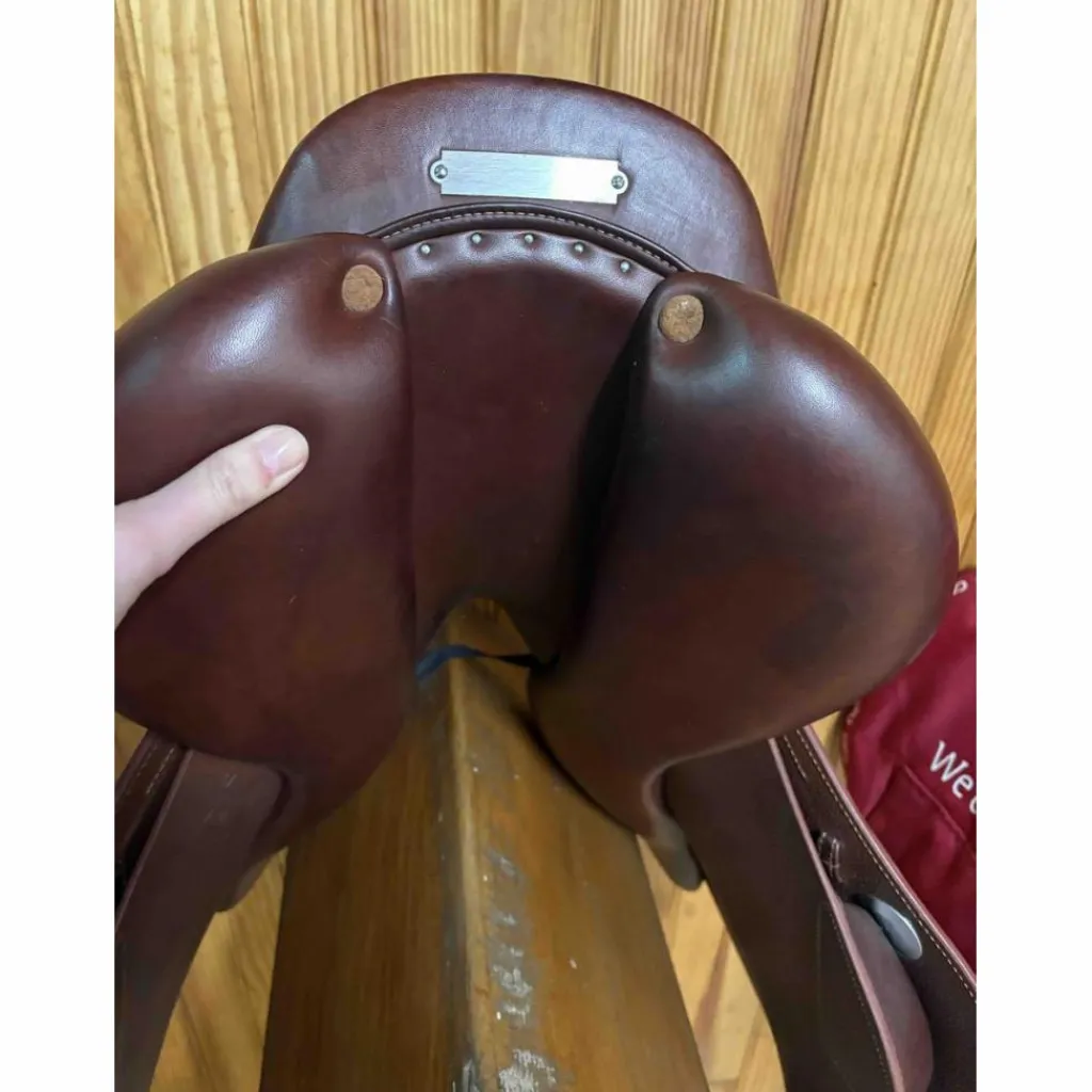 Meyer Selles D'Obstacle>selle semi plate 2023 TAILLE 17 EN PARFAIT ÉTAT