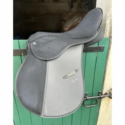 Selle synthétique mixte*- Marque inconnue - Discount
