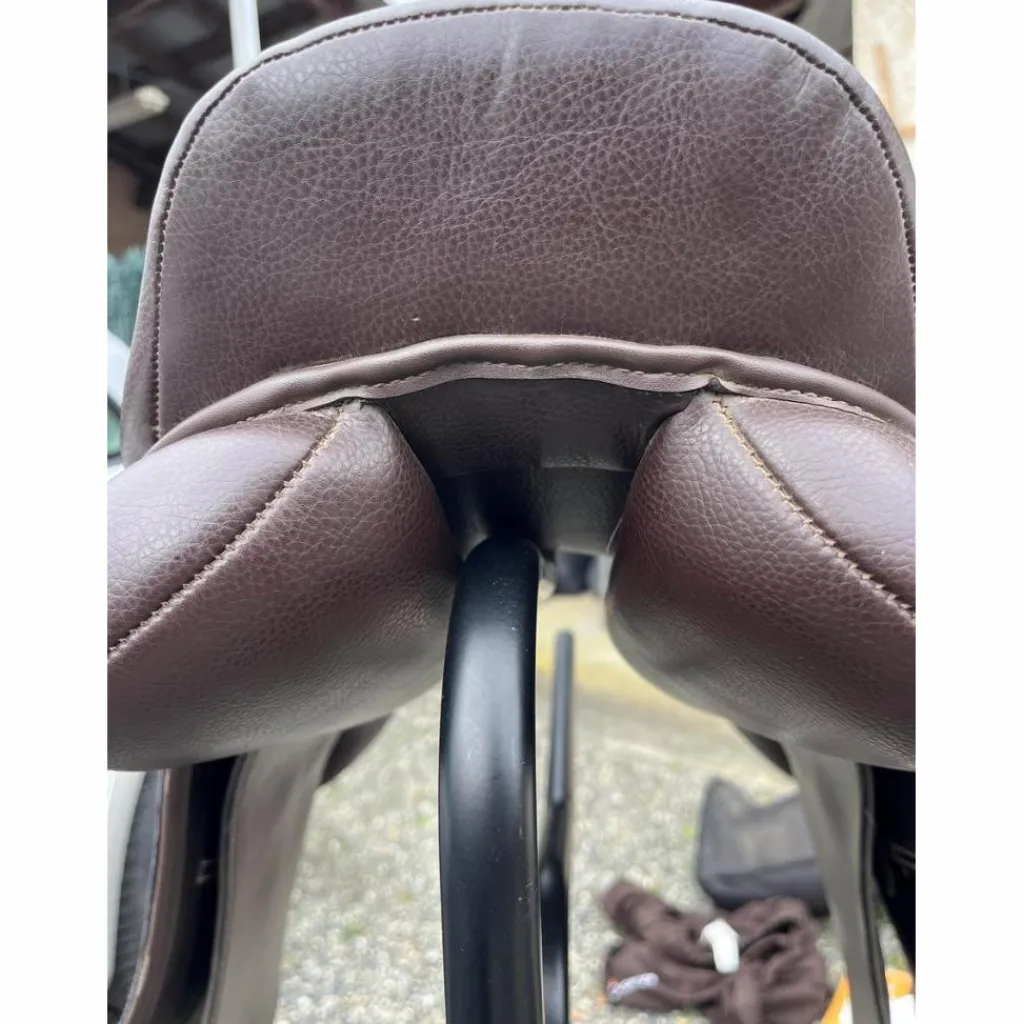 Selle synthétique TdeT marron*T de T Hot