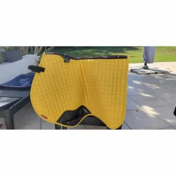 Lemieux Tapis>Tapis cheval Prosport Close Contact Suède jaune