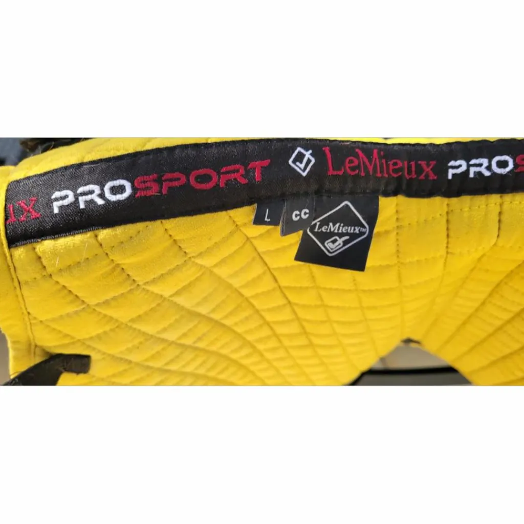 Lemieux Tapis>Tapis cheval Prosport Close Contact Suède jaune