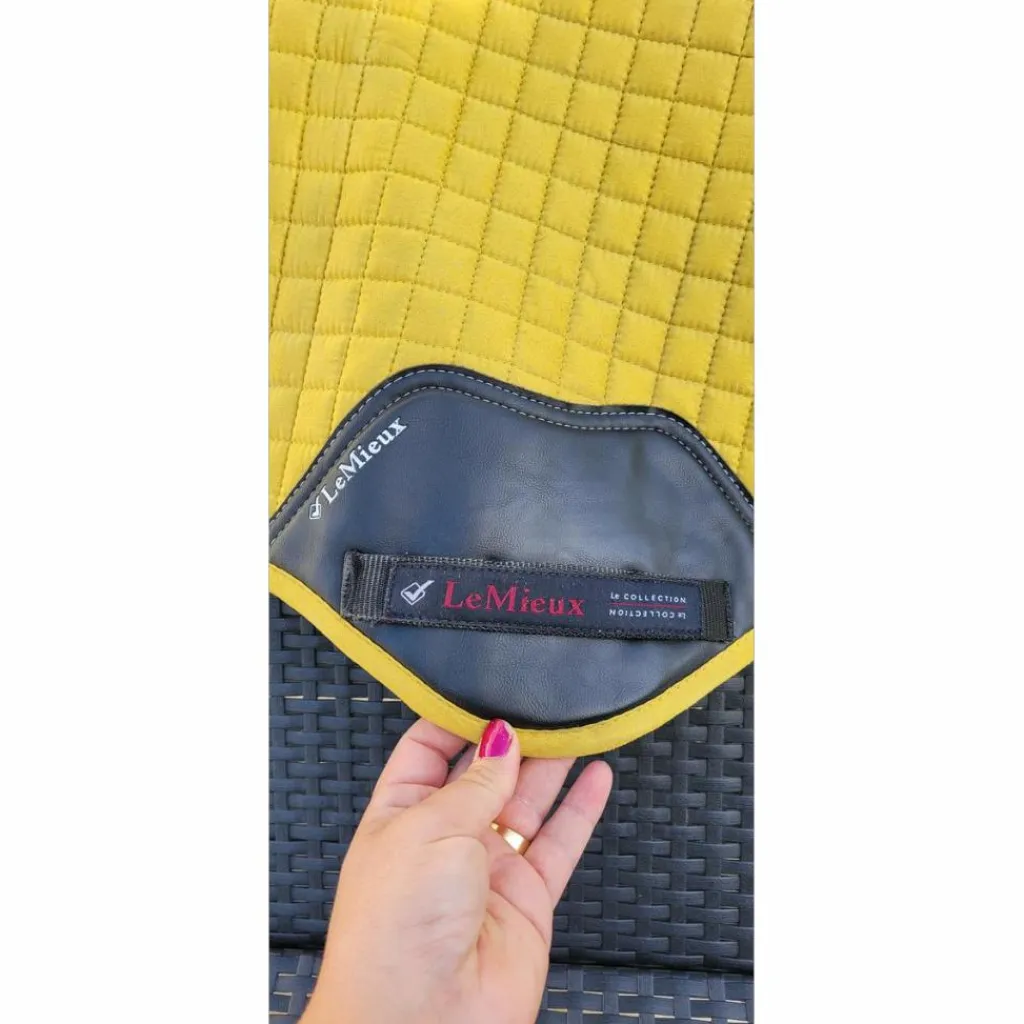 Lemieux Tapis>Tapis cheval Prosport Close Contact Suède jaune