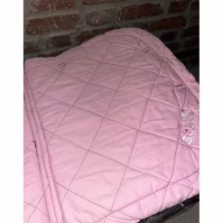 Tapis cheval rose brodé 