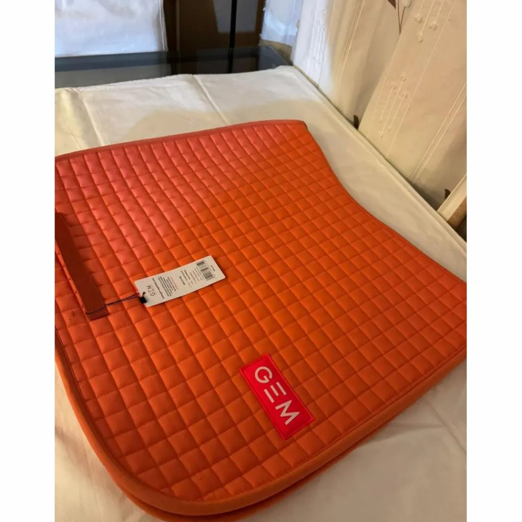 GEM Tapis>Tapis Léo Corail Dressage Neuf