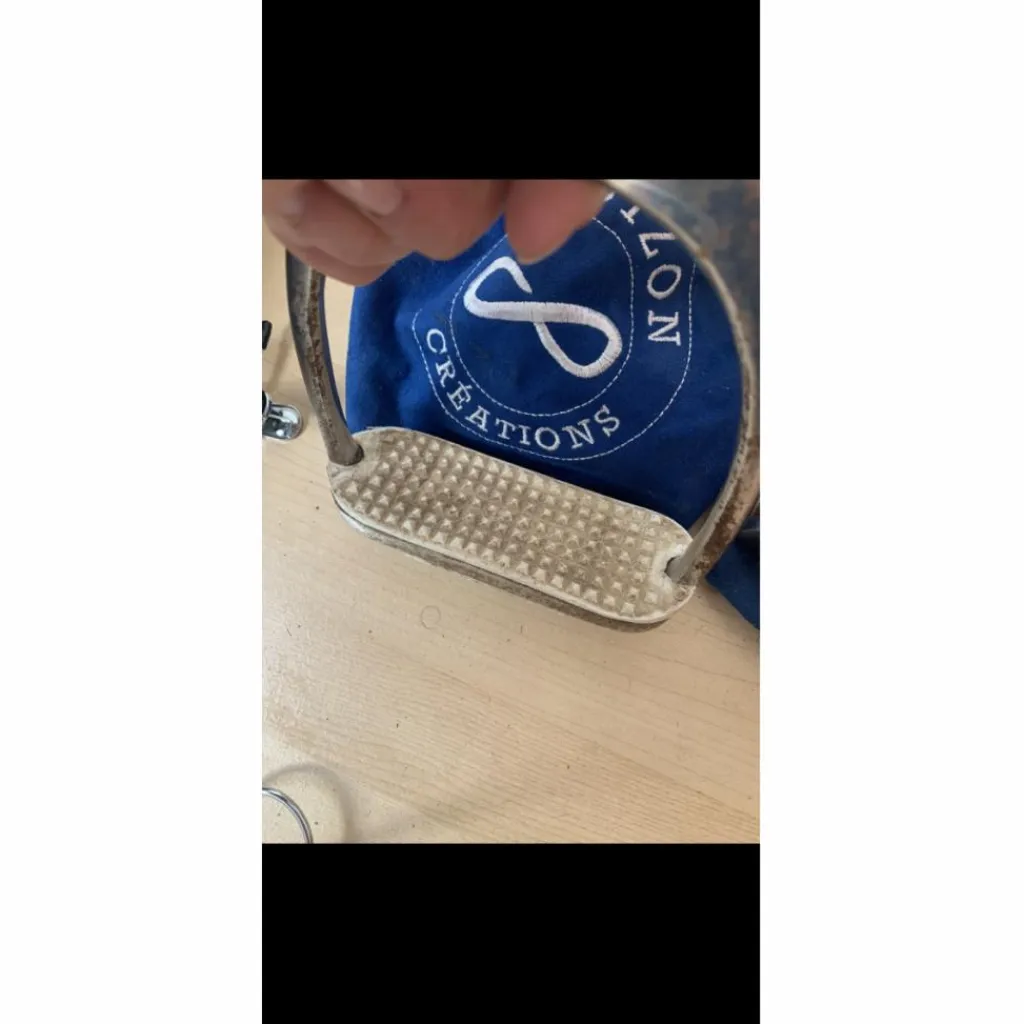 Étriers en métal taille adulte*- Marque inconnue - Discount