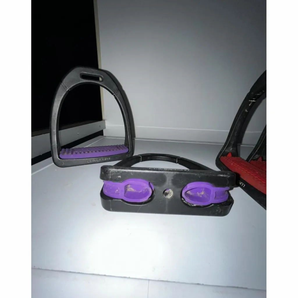 Étriers violet*Compositi Outlet