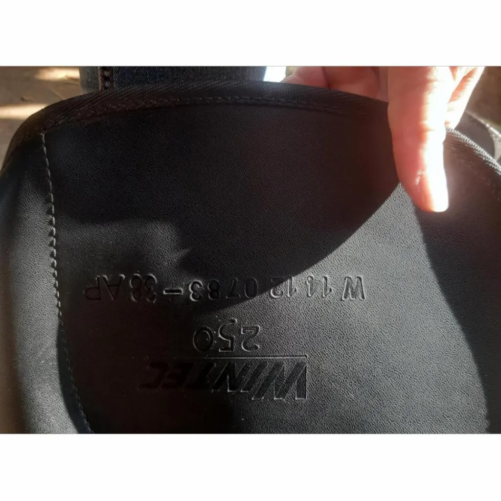 Vend ou échange selle 14 pouces*Wintec Outlet